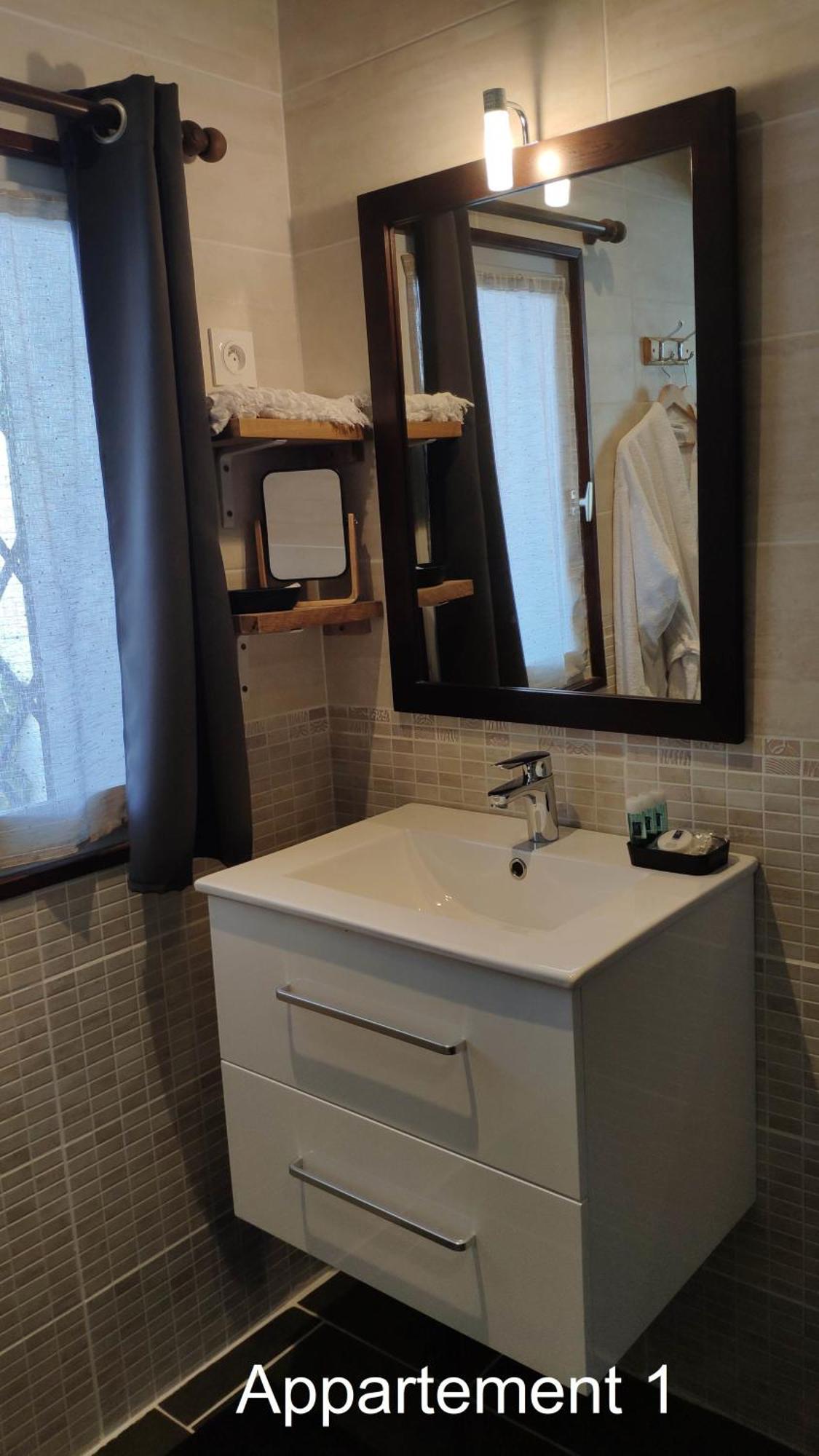 Love Room Нарбон Екстериор снимка